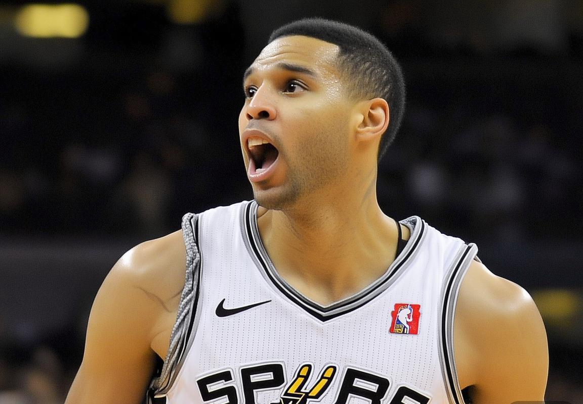 圣安东尼奥马刺对决纽约尼克斯：文班亚马领衔团队篮球，东西部冠军争夺者巅峰碰撞